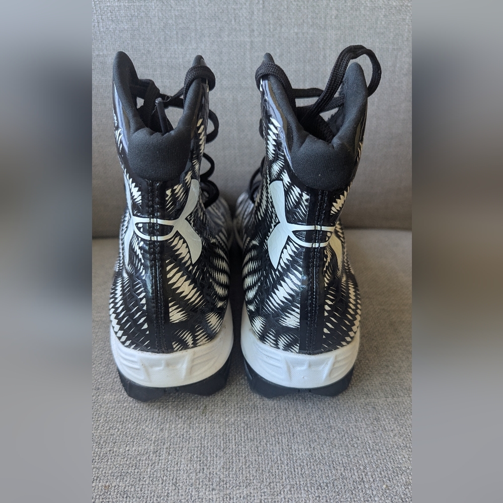 Under Armour Black and White Sneakers with Dynamic Design - Picture 4 of 6